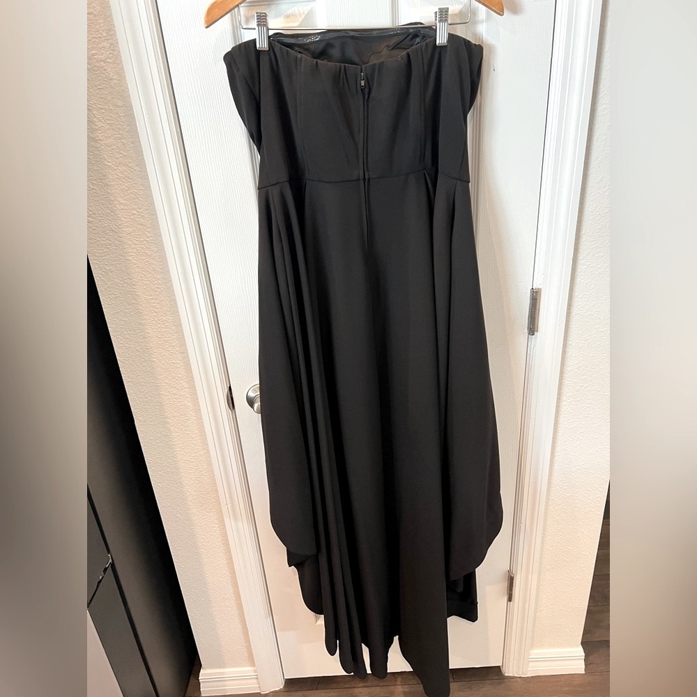 Elegant Black Evening Dress - Picture 4 of 7